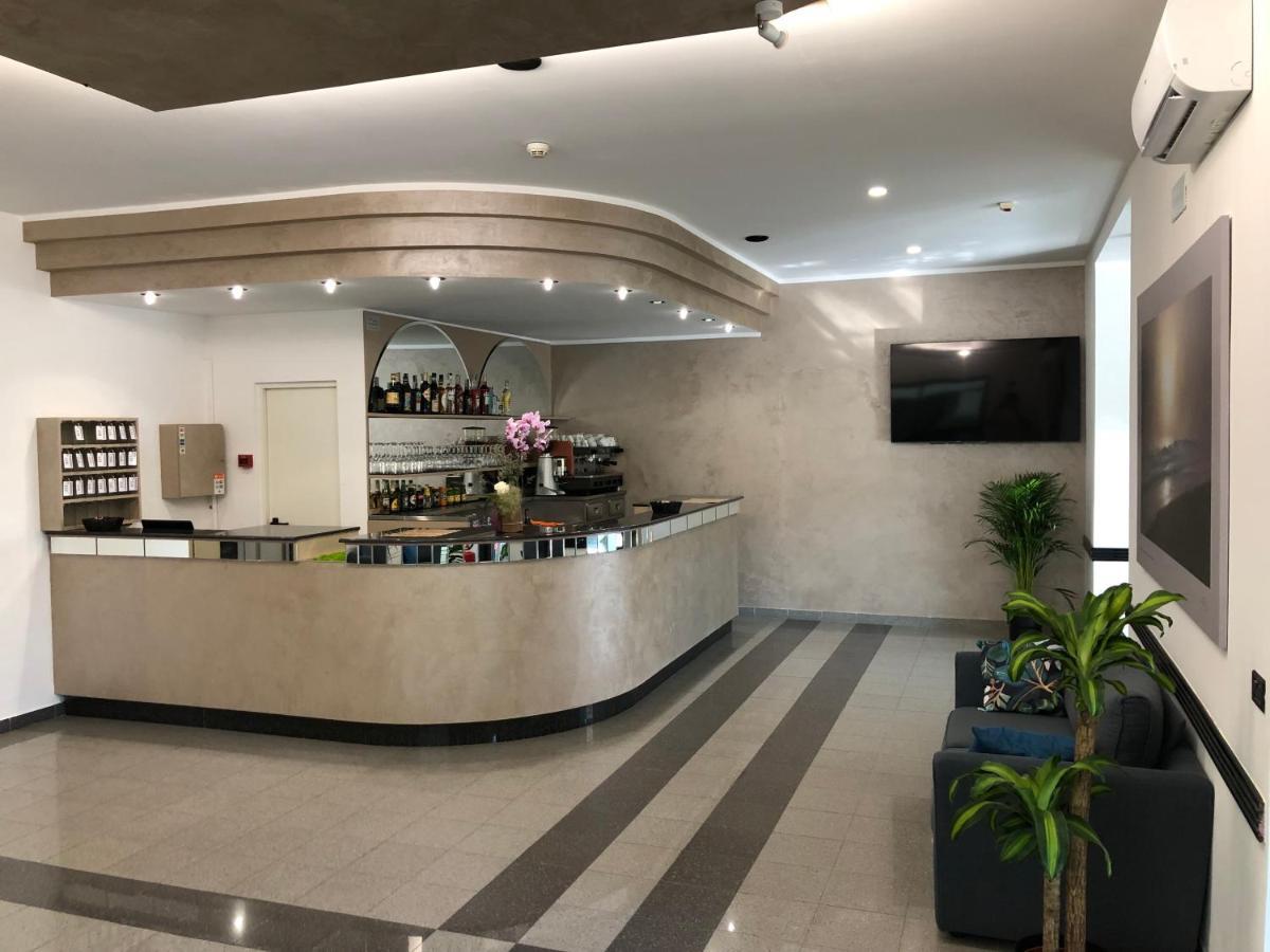 Vinsea Hotel Беллария-Иджеа-Марина Экстерьер фото