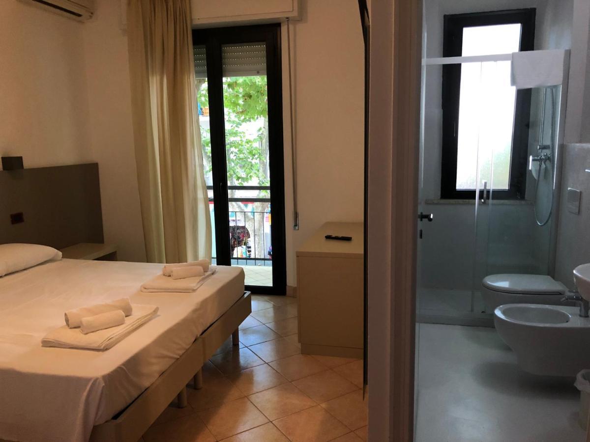 Vinsea Hotel Беллария-Иджеа-Марина Экстерьер фото