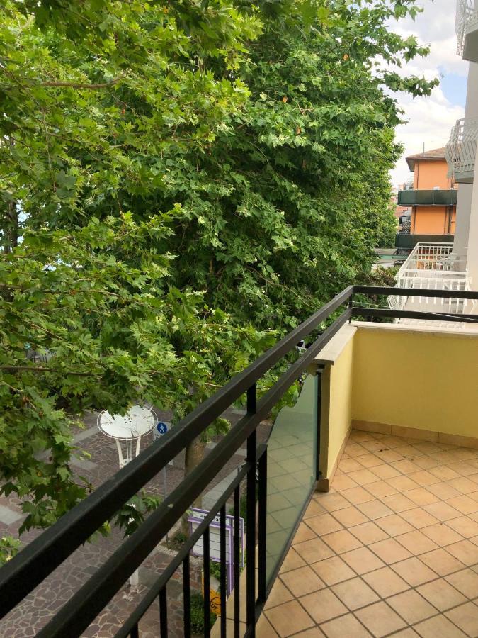 Vinsea Hotel Беллария-Иджеа-Марина Экстерьер фото